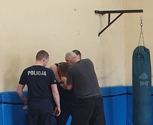 Policjanci w trakcie ćwiczeń na terenie Ośrodka