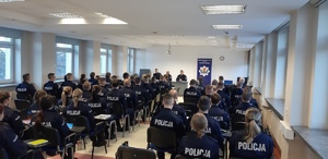 Rozpoczęcia szkolenia podstawowego, na zdjęciu nowi policjanci.