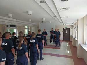 Słuchacze i wykładowcy podczas zakończenia kursu.